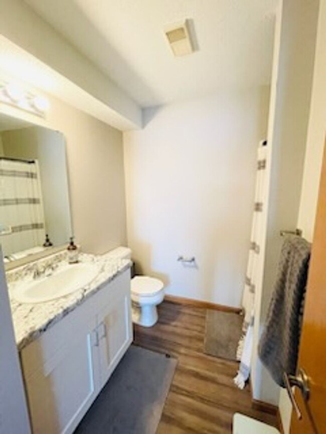 Lake Pointe Apartments Apartments in Schofield, WI