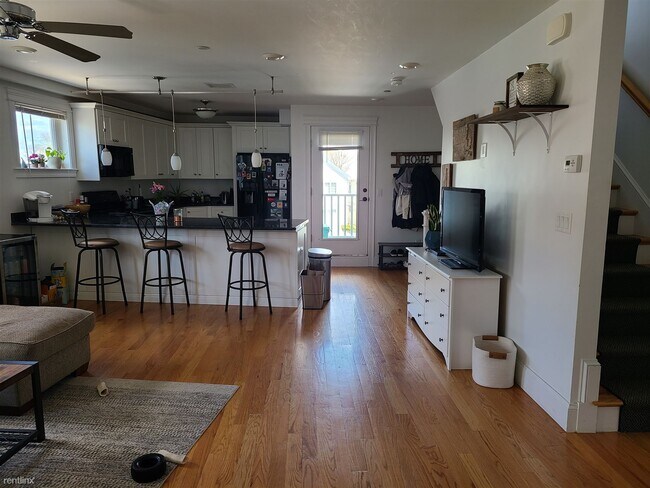 Building Photo - 4 br, 3 bath House - 10 Fern St