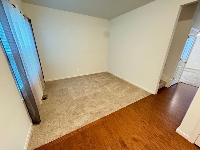 Building Photo - Single Family Home