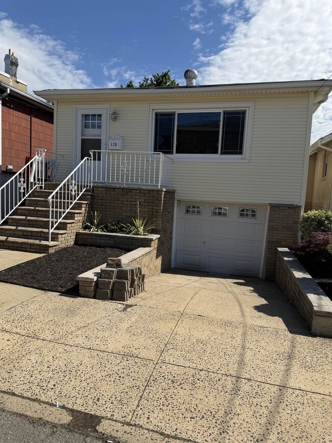 Building Photo - 126 Huber St