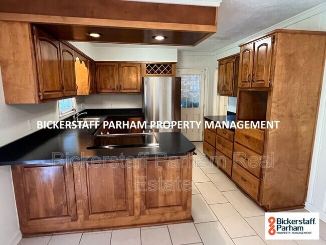 Building Photo - 3260 Junaluska Dr