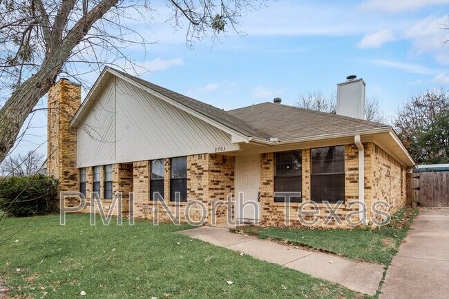 Building Photo - 2703 London Ct
