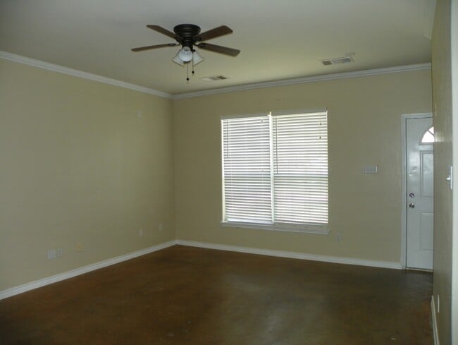 Building Photo - 2601 Cypress Ln