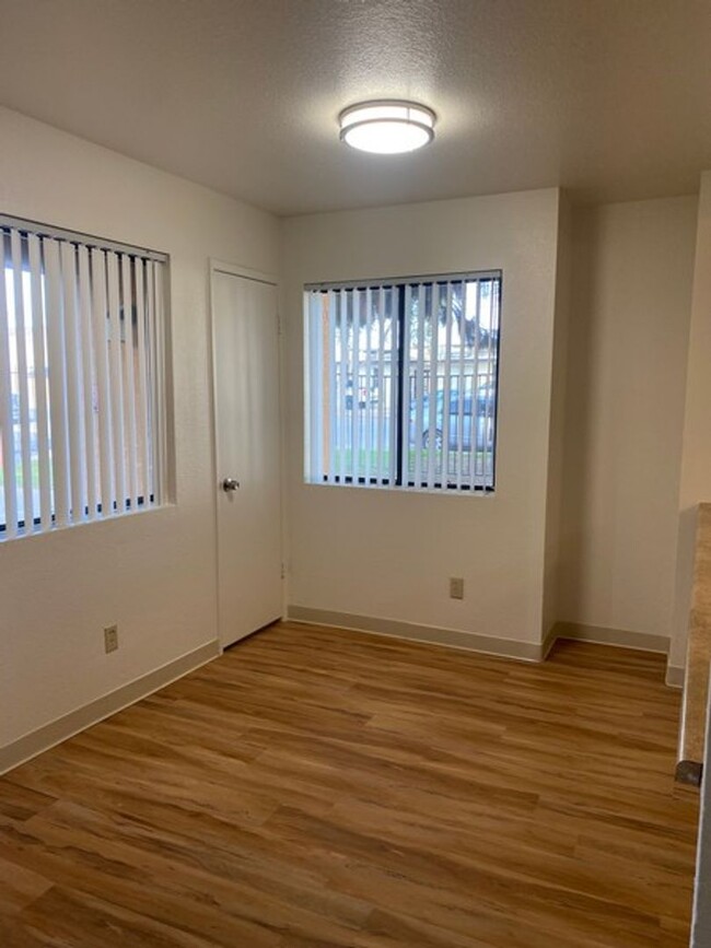 Building Photo - Oakwood Village Apartments