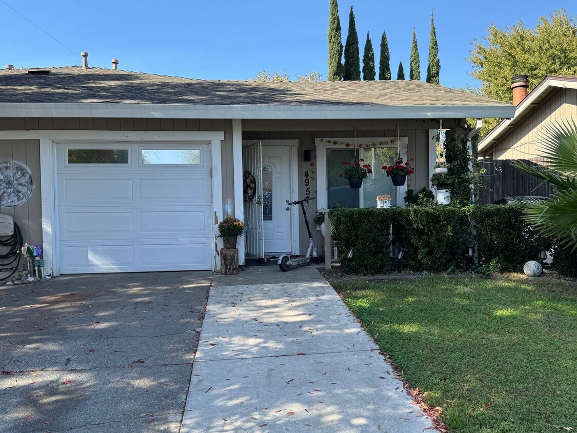 Foto principal - 4955-4957 Saddlerock Way