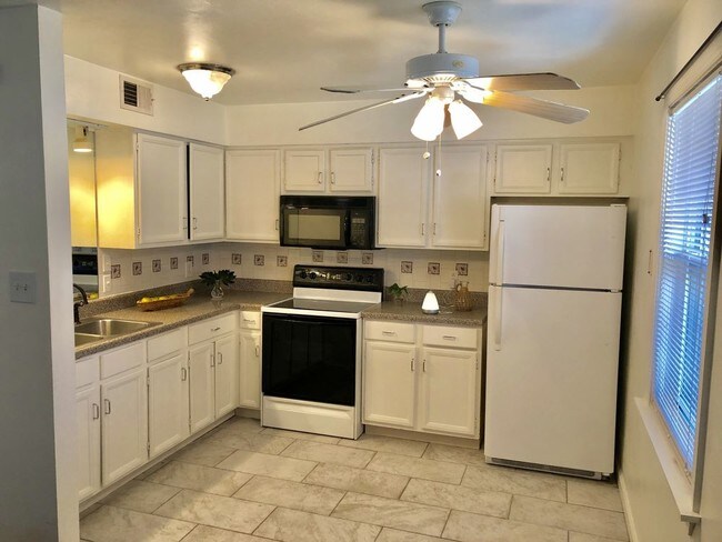 Foto del edificio - Willoughby Condo