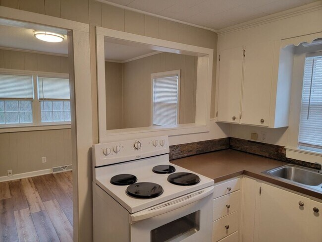 Building Photo - 1746 Ralee Dr