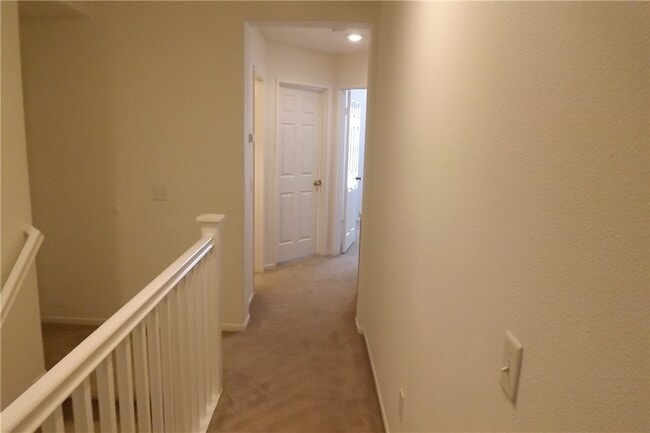 Building Photo - 15 Tulare Dr