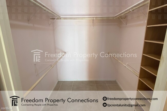 Foto del edificio - Studio, 1 bath Triplex - 1128 Via Pavion B...