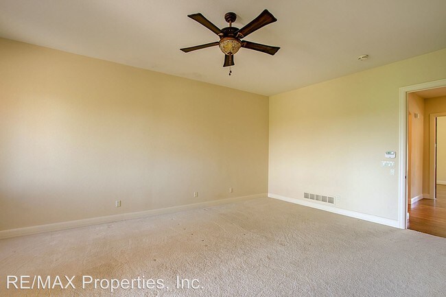 Building Photo - 4215 Reserve Pt