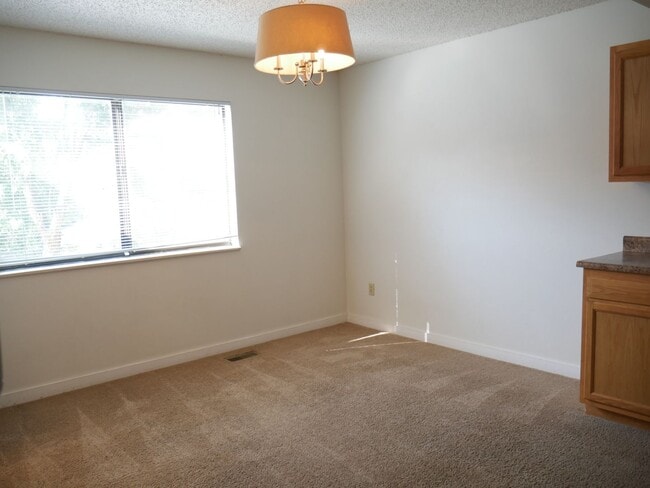 Foto del edificio - 4 bed/2.5 bath home
