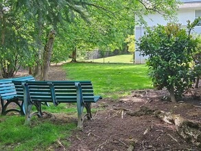 Interior Photo - Trailside