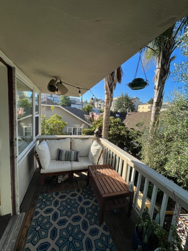 Building Photo - 573 Cleveland St