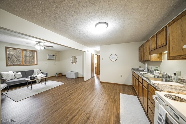 Foto del edificio - 8140 Southwood Dr