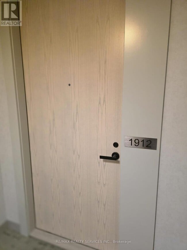 Building Photo - 28 Interchange Wy