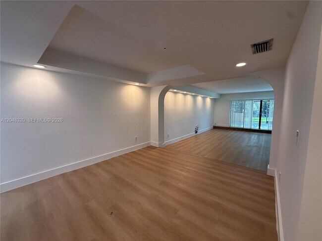 Foto del edificio - 3873 Alcantara Ave