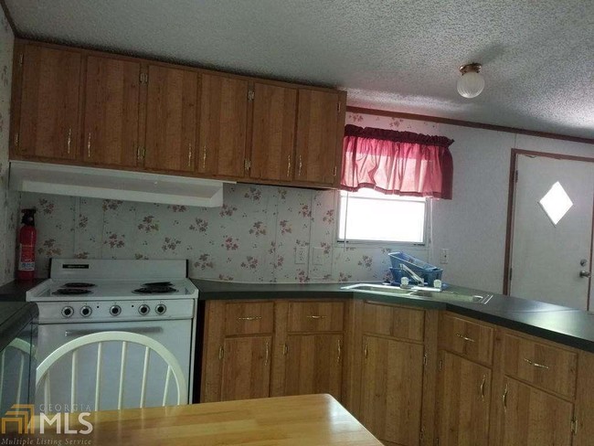 Foto del edificio - 481 Fern Valley Rd