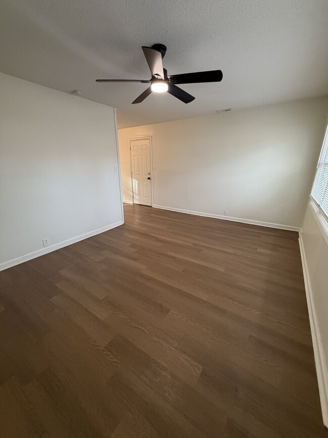 Building Photo - 11000 Ewing Ave