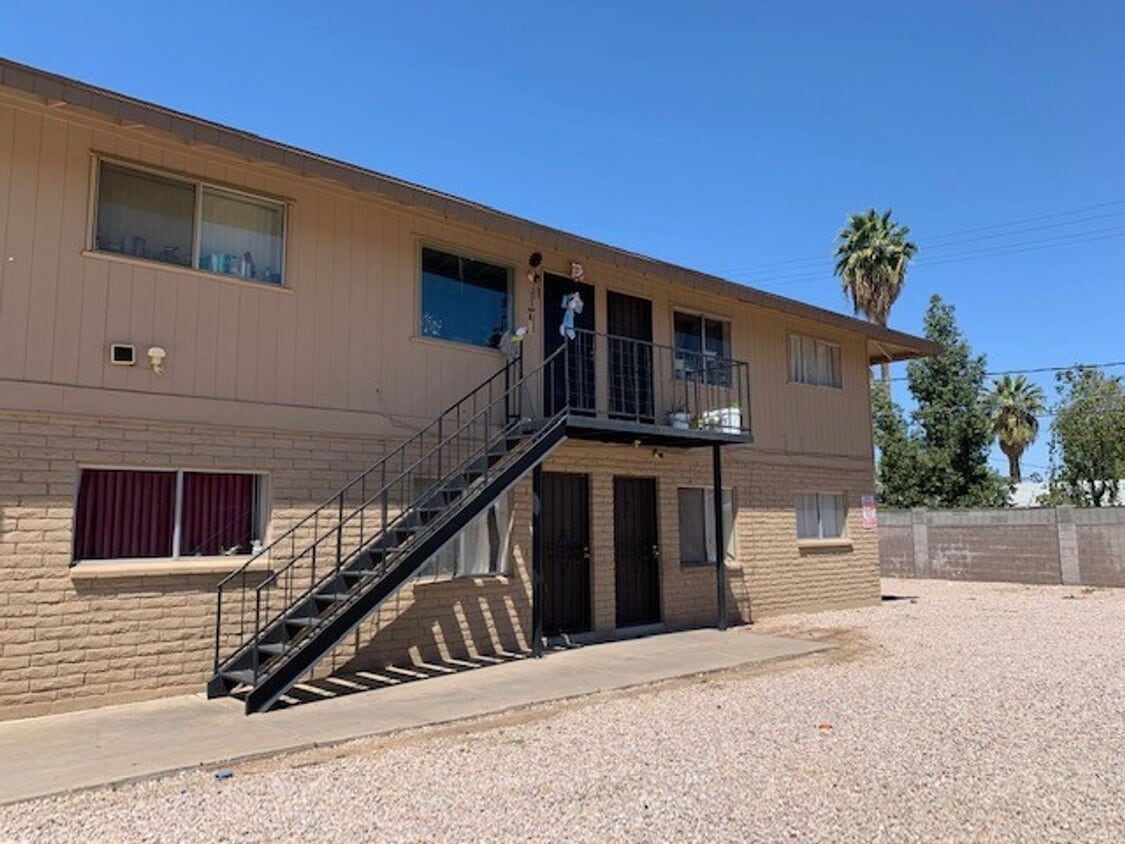 Primary Photo - 330 W 5th Pl