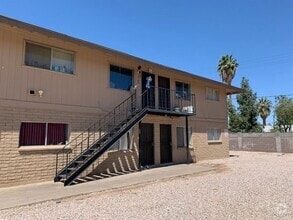 Building Photo - 330 W 5th Pl