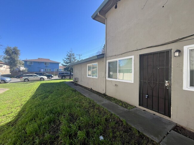 Foto del edificio - Modern 2 bedroom apartment located in Sacramento, CA!