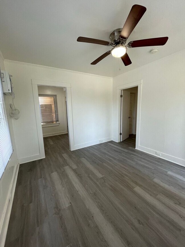Foto del edificio - 4503-4505 Paulhan Ave