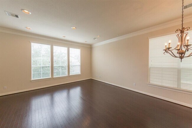 Building Photo - 3206 Clearview Cir