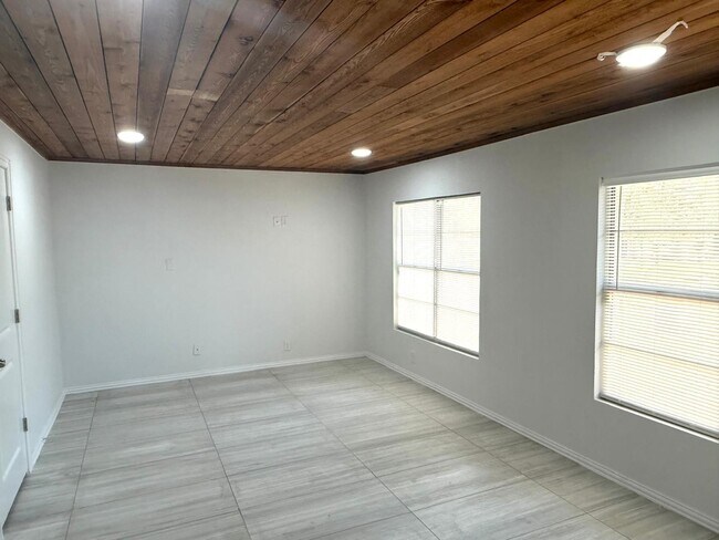Foto del edificio - 608 Sesame Ln