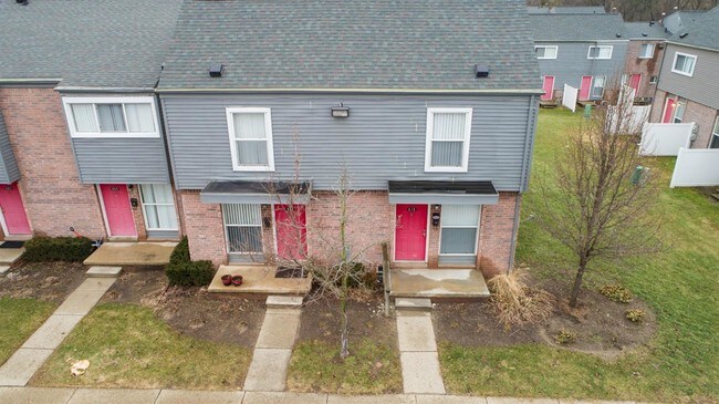 Building Photo - 574 Villa Dr
