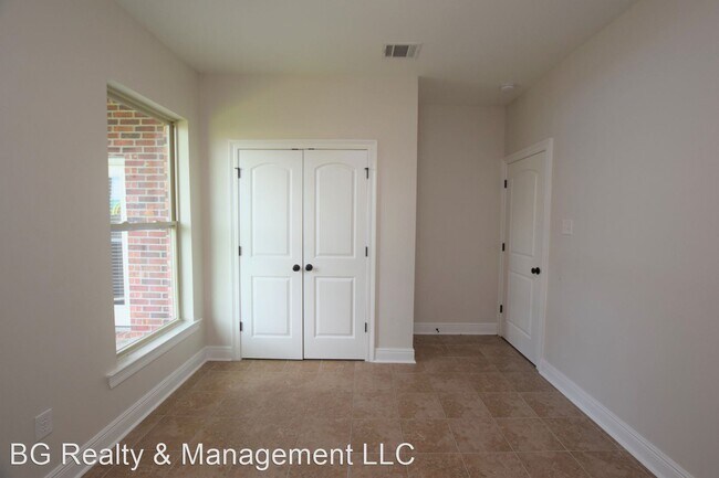 Building Photo - 4 br, 2 bath House - 5768 Girard Dr