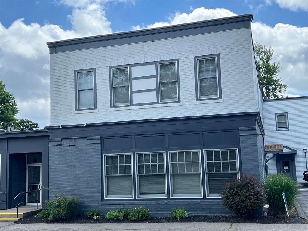 Primary Photo - 1269 Main St