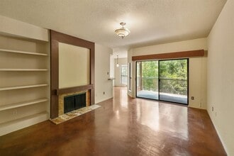 Building Photo - 4711 Spicewood Springs Rd