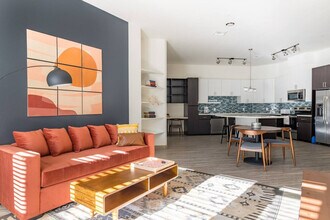 Building Photo - 555 N College Ave