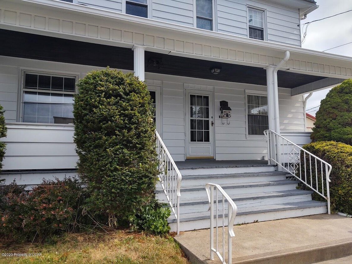 216 Broad St, Pittston, PA 18640 Room for Rent in Pittston, PA