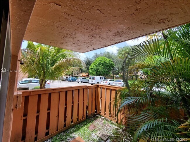 Building Photo - 7140 Fairway Dr