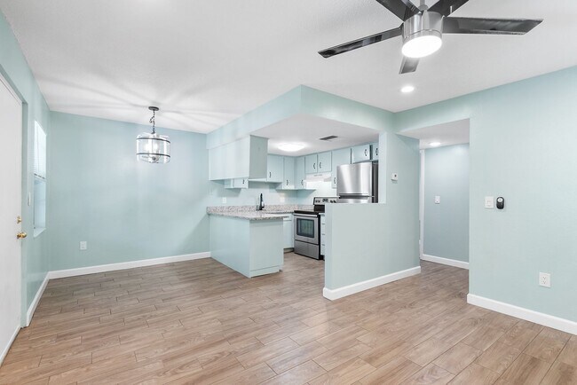 Building Photo - ONE BEDROOM APARTMENT AVAILABLE!