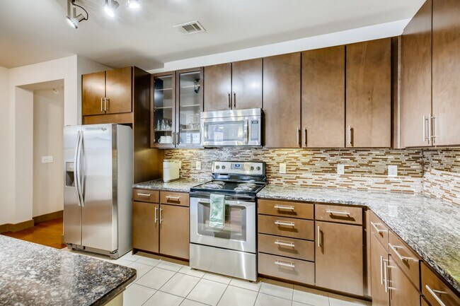 Building Photo - 5755 Almeda Rd
