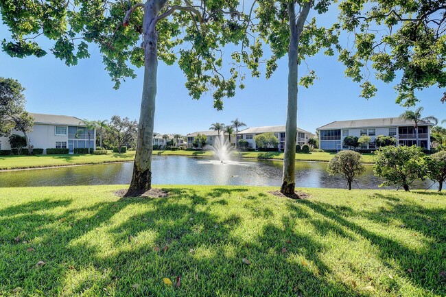 Foto del edificio - 5233 Lake Catalina Dr N