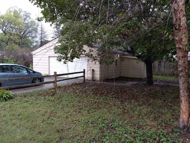 Building Photo - 2021 Kilburn Ave