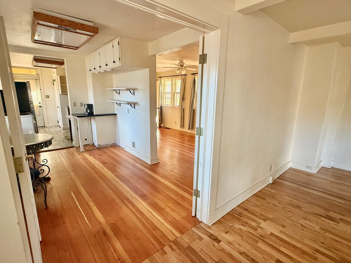 Foto principal - 320 S Main St