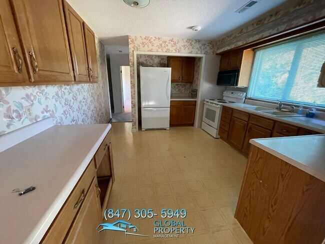 Foto del edificio - 3 Bedroom Home For Rent