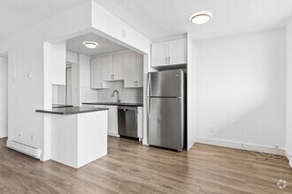 2BR, 1BA - 900SF - Kitchen - 86 Cedar Street South