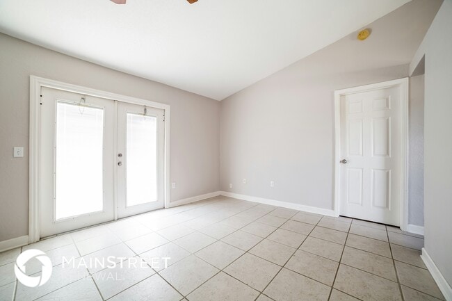 Building Photo - 631 Blackstone Ave