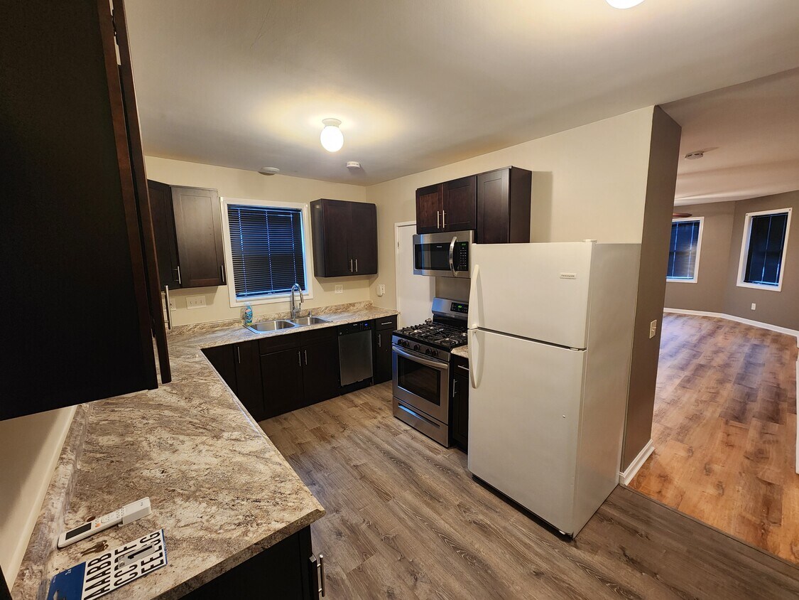 Foto principal - 94 N Main St