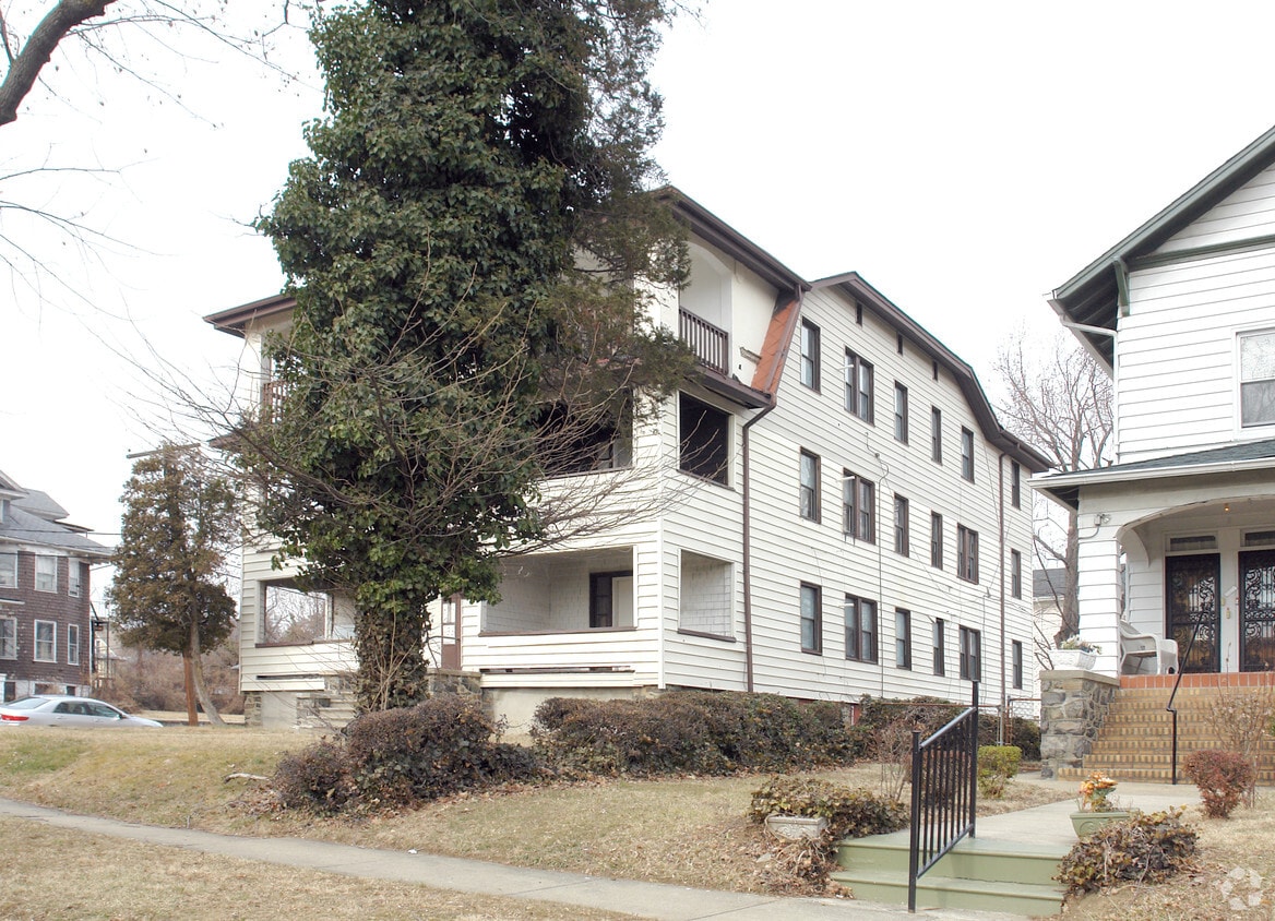 Building Photo - 3314 Carlisle Ave