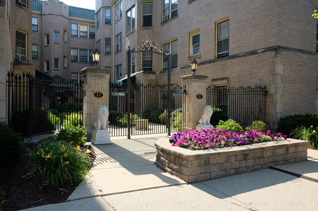 Building Photo - 27 S Stone Ave