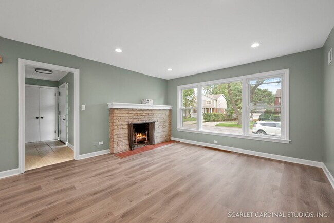 Building Photo - 944 S Harvard Ave