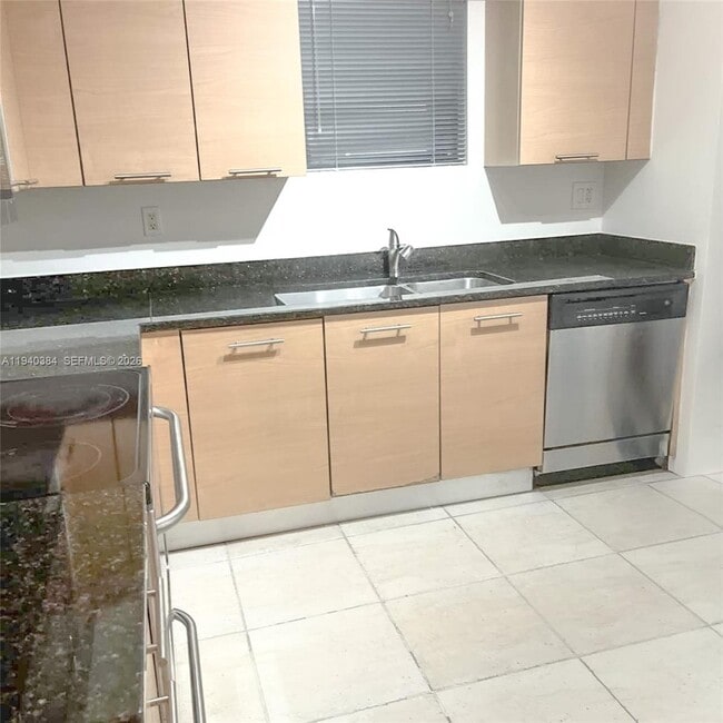 Building Photo - 6900 SW 39th St