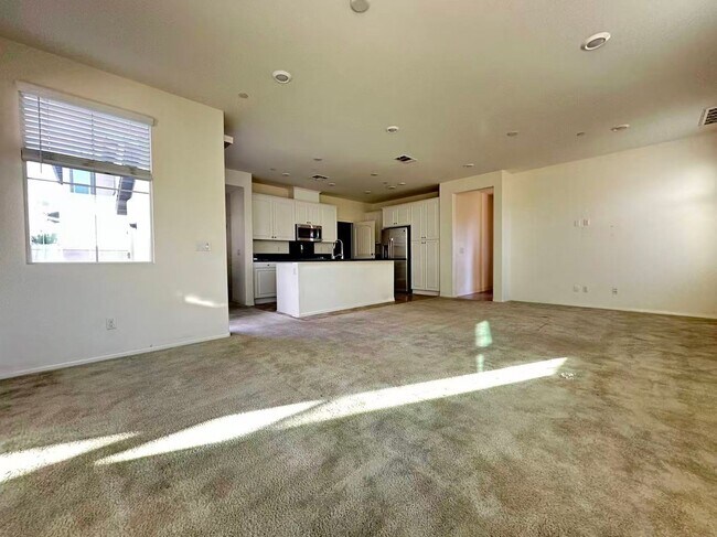 Foto del edificio - 4 BEDROOM HOME FOR LEASING IN Chino