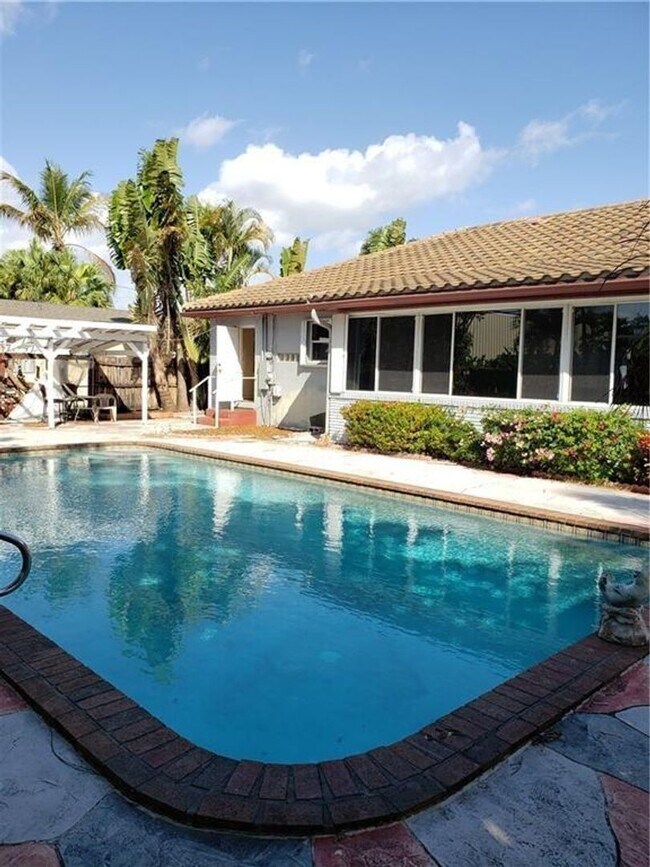 Foto del edificio - 516 NE 23rd St